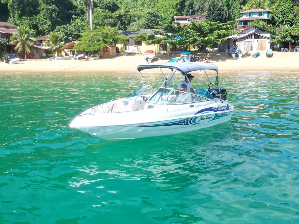 LANCHA PRIVATIVA PARATY Churrasqueira 