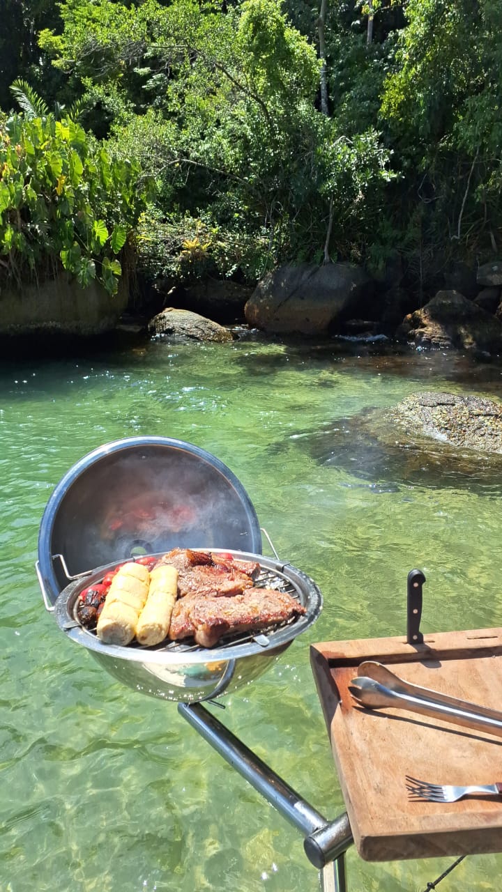LANCHA PRIVATIVA PARATY Churrasqueira 