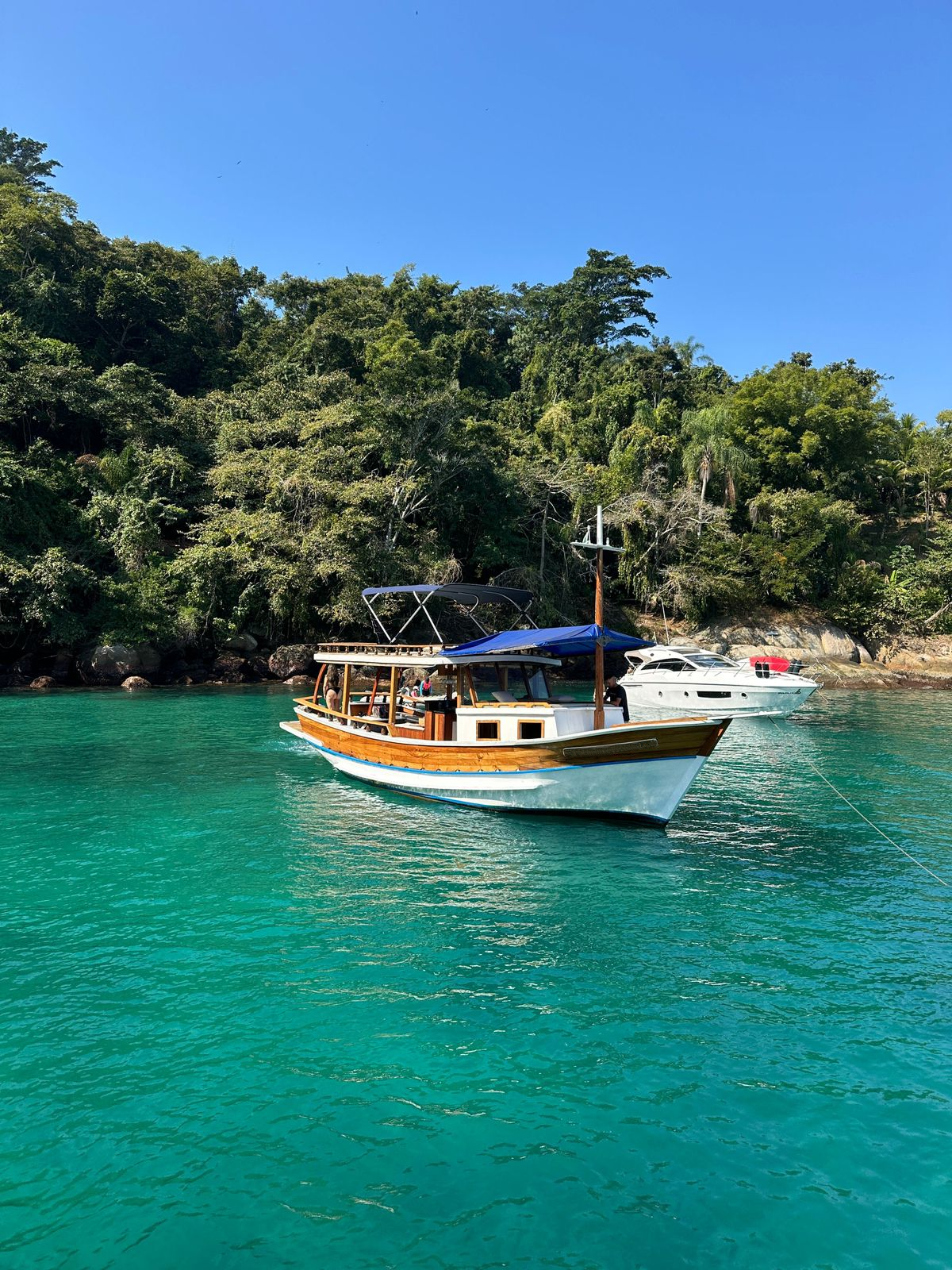 ESCUNA PRIVATIVO PARATY Churrasqueira & Toilet Abordo 