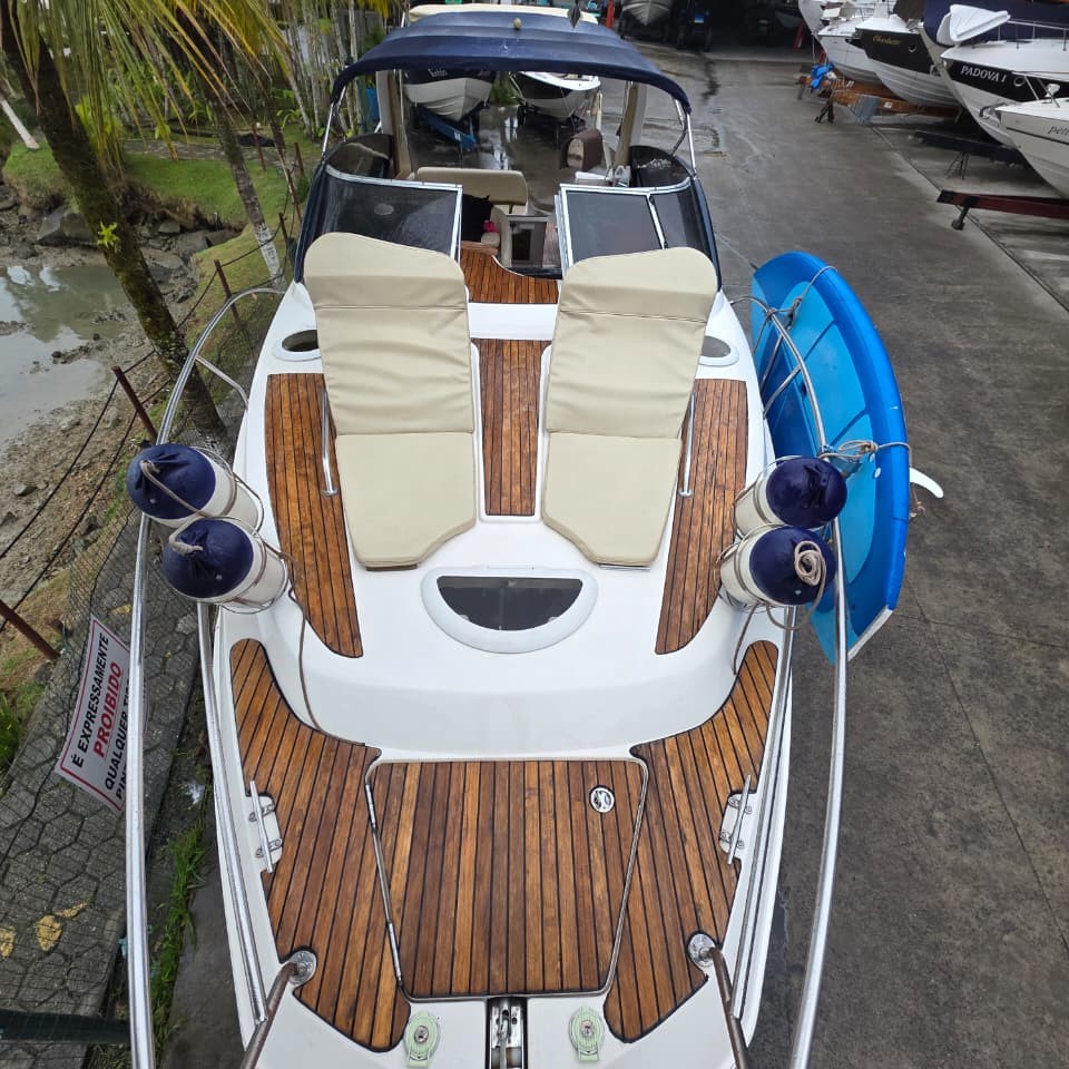 LANCHA Triton 