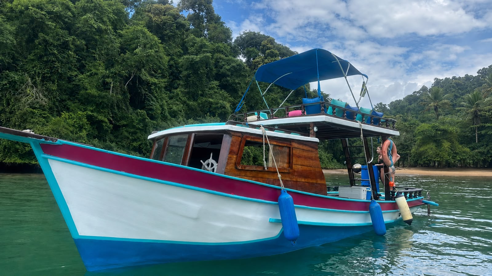 Barco Paraty PRIVATIVO Snorkel • Som • Gelo • Stand UP • Churrasqueira • Toilet (R$p/ate 6 passageiros) 