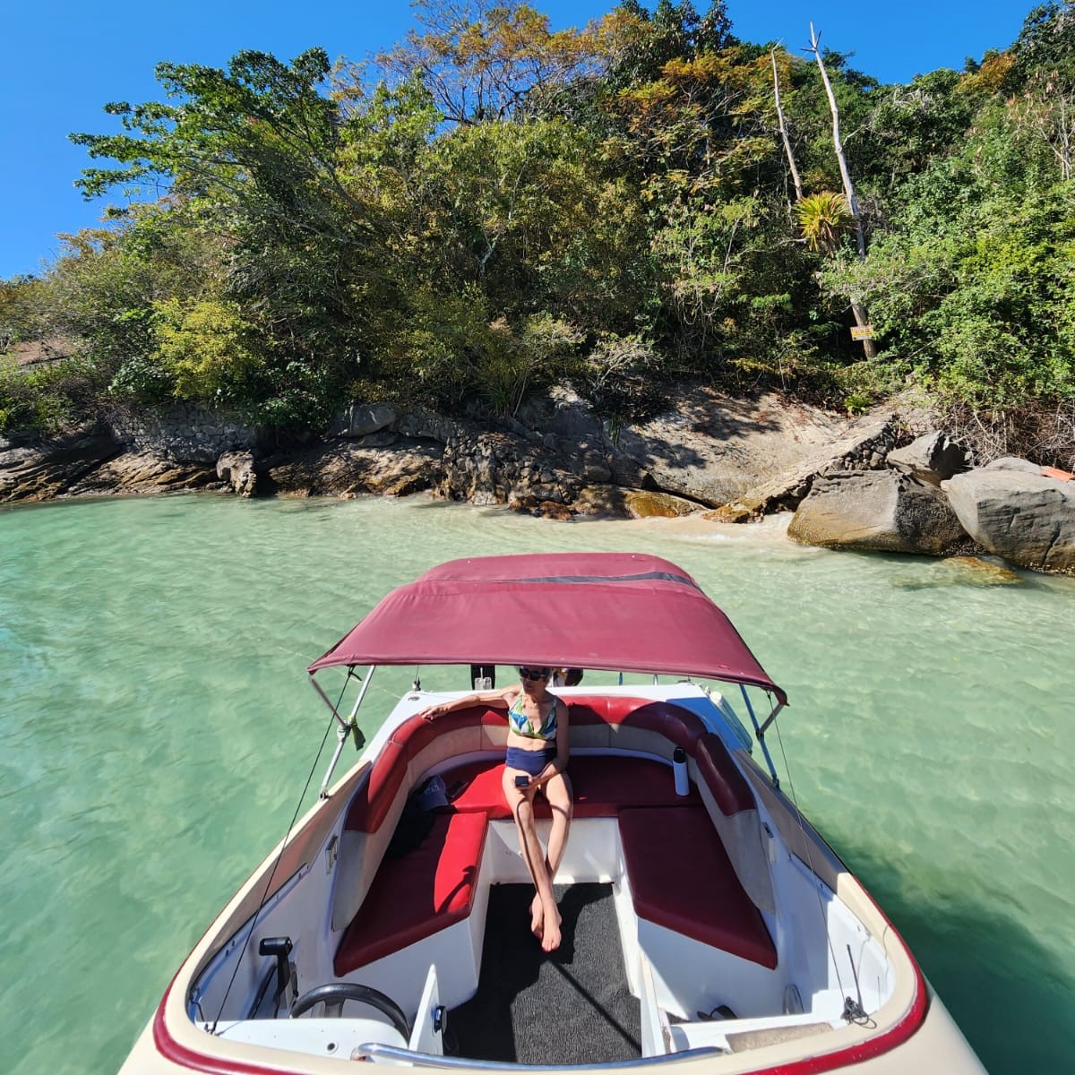 Lancha Paraty PRIVATIVA cabinado (R$ P/ate 3 passageiros) 