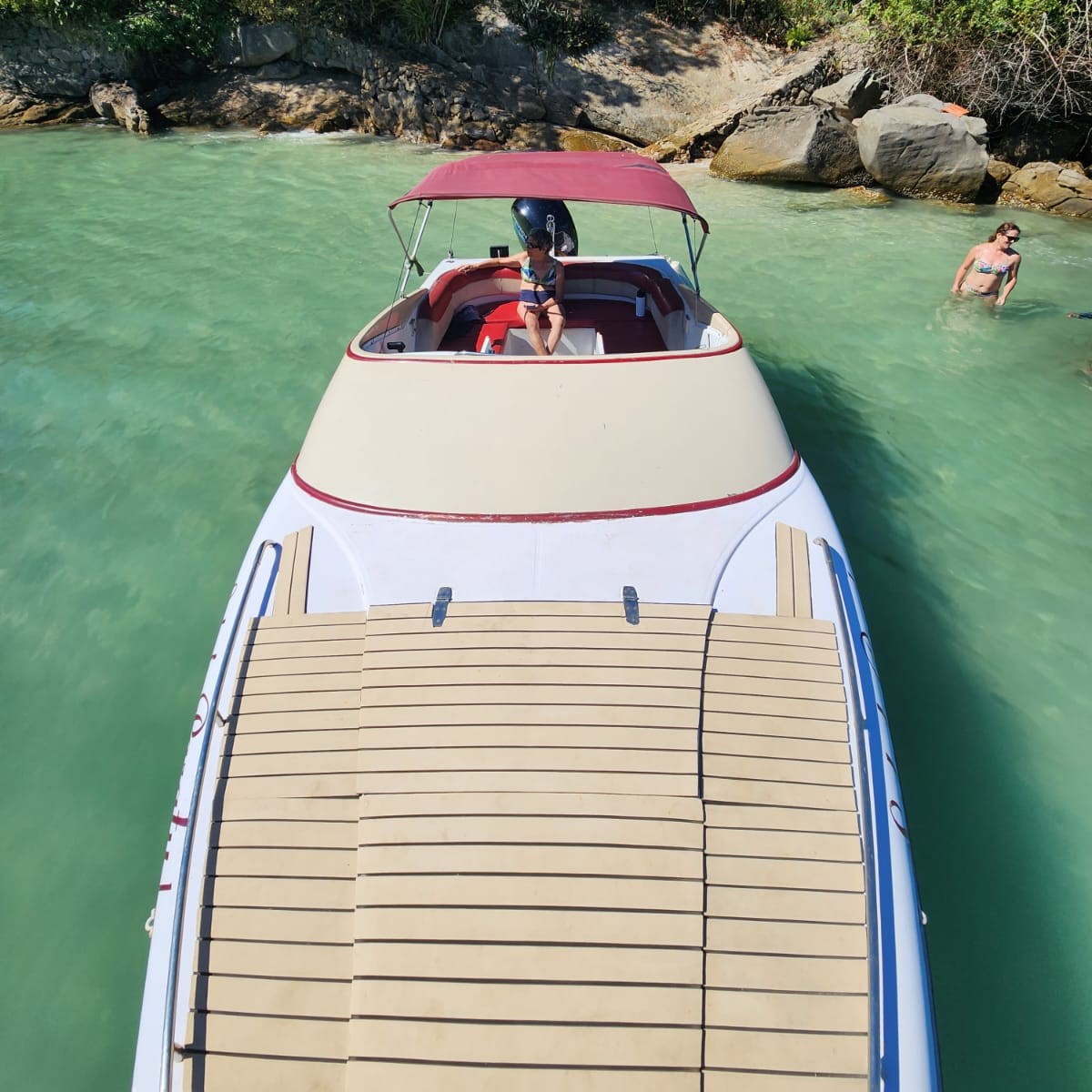 Lancha Paraty PRIVATIVA cabinado (R$ P/ate 3 passageiros) 