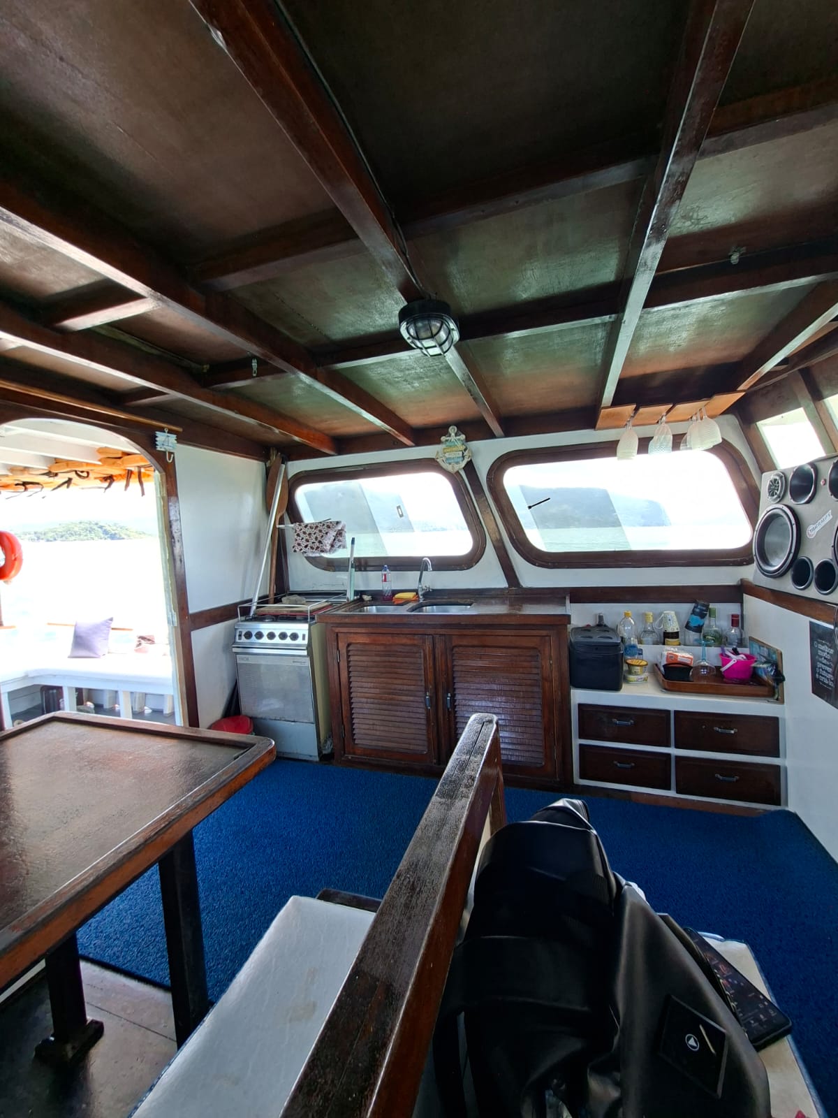 Barco Paraty PRIVATIVO Churrasqueira • Snorkel • Stand UP • Som • Gelo • Toilet (R$ p/ate 25 passageiros) 