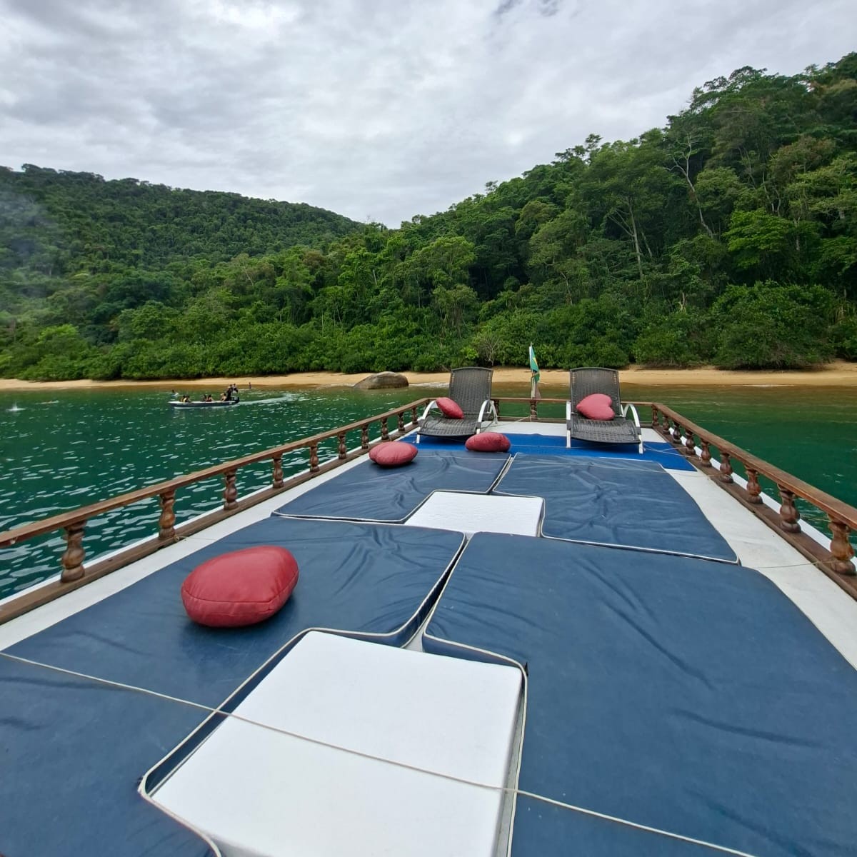 Barco Paraty PRIVATIVO Churrasqueira • Snorkel • Stand UP • Som • Gelo • Toilet (R$ p/ate 25 passageiros) 