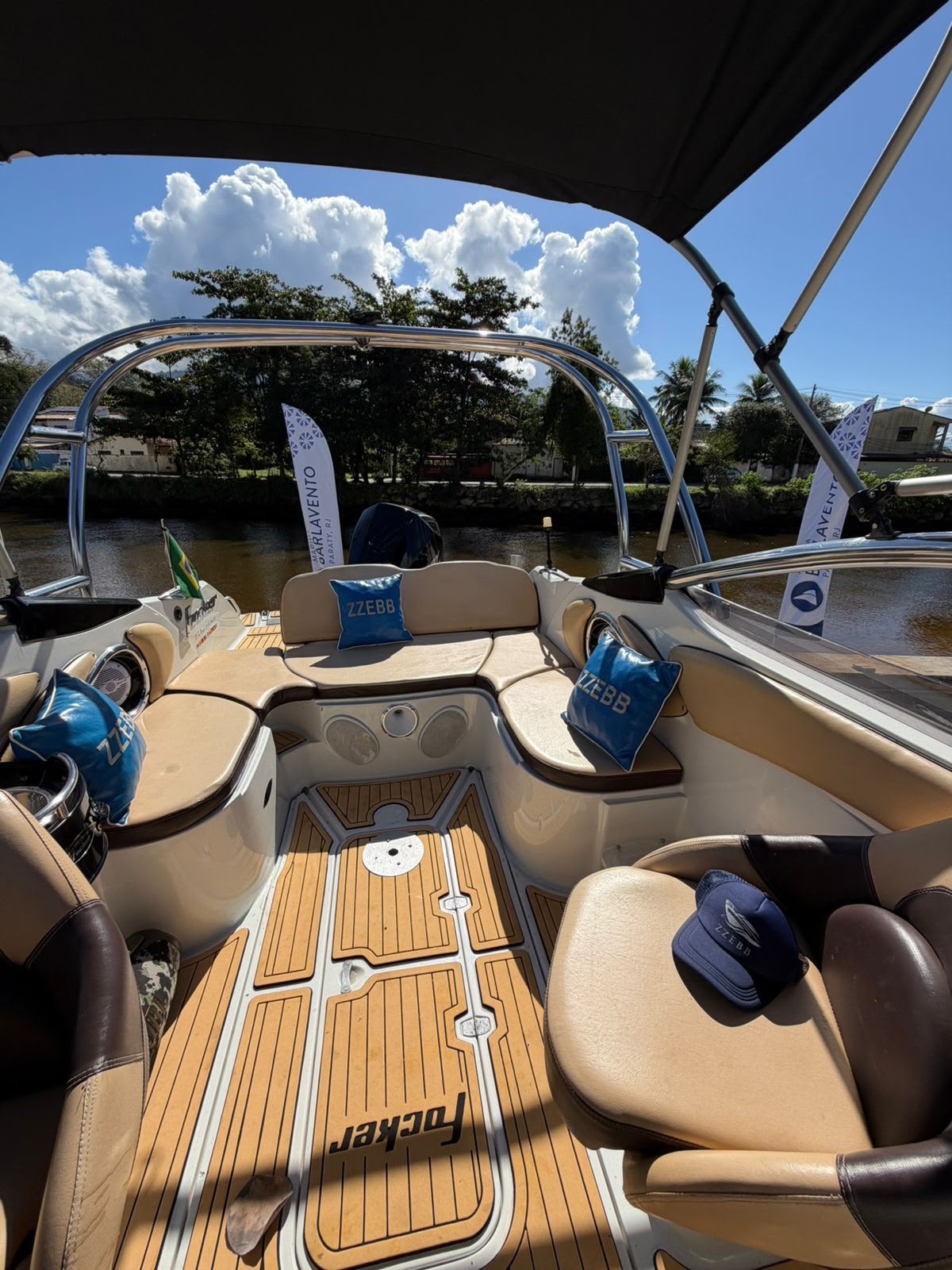 Lancha Paraty PRIVATIVA Churrasqueira • Banheiro • Gelo • Som Bluetooth • Ducha & Pia • Snorkel (R$ p/ate 10 passageiros)