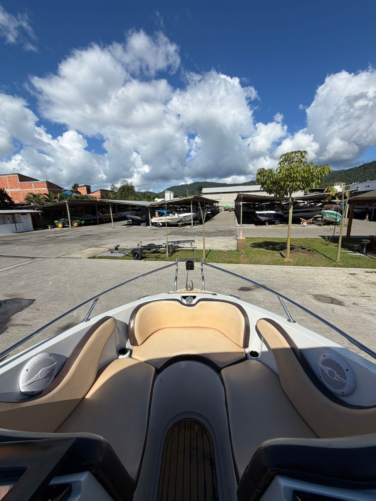 Lancha Paraty PRIVATIVA Churrasqueira • Banheiro • Gelo • Som Bluetooth • Ducha & Pia • Snorkel (R$ p/ate 10 passageiros)