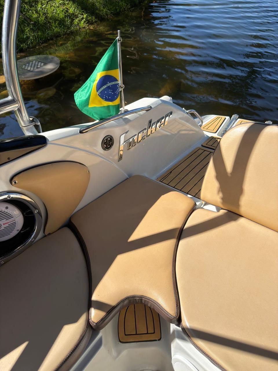 Lancha Paraty PRIVATIVA Churrasqueira • Banheiro • Gelo • Som Bluetooth • Ducha & Pia • Snorkel (R$ p/ate 10 passageiros)